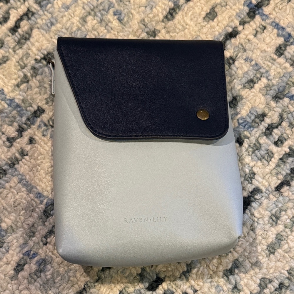 Raven + Lily Crossbody Bag